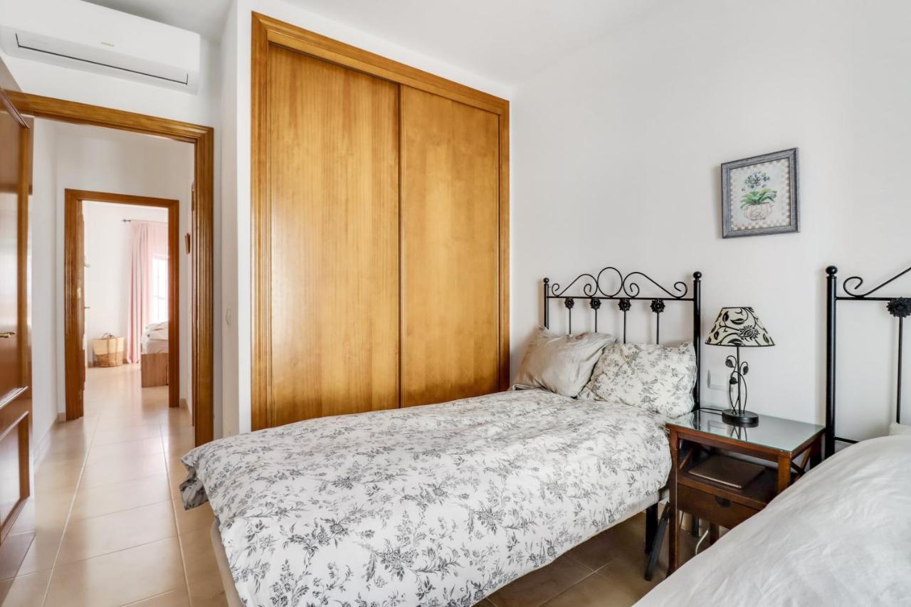 Apt Nerja Chimenea With Ocean View, A/C, & Fiber Apartment Ngoại thất bức ảnh